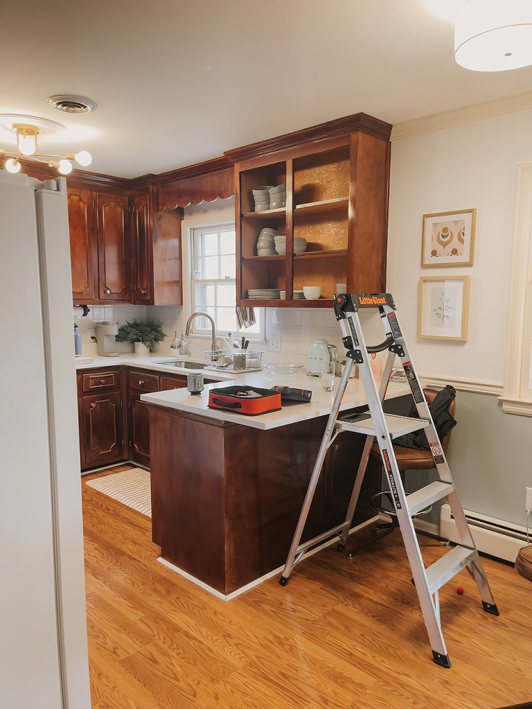 Installing And Styling New Open Kitchen Shelves | dreamgreendiy.com + @UltraShelf (ad/gifted)