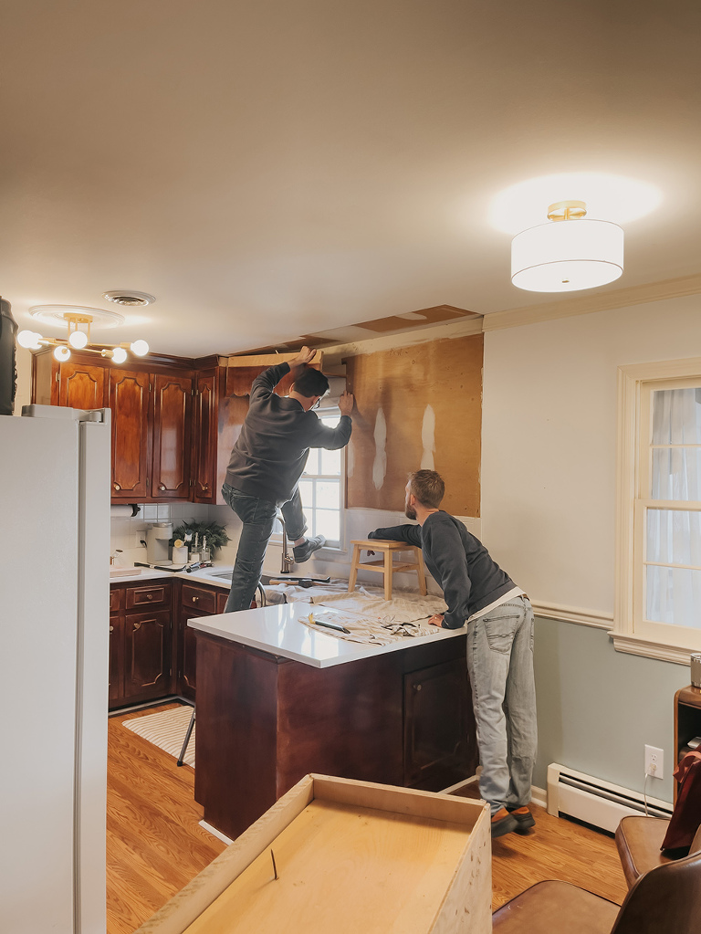 Installing And Styling New Open Kitchen Shelves | dreamgreendiy.com + @UltraShelf (ad/gifted)