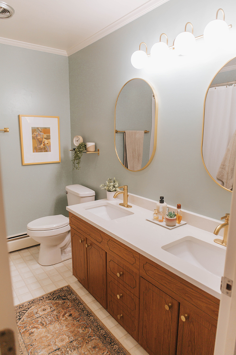 Retro Hall Bathroom Makeover Reveal