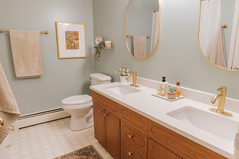 Retro Hall Bathroom Makeover Reveal