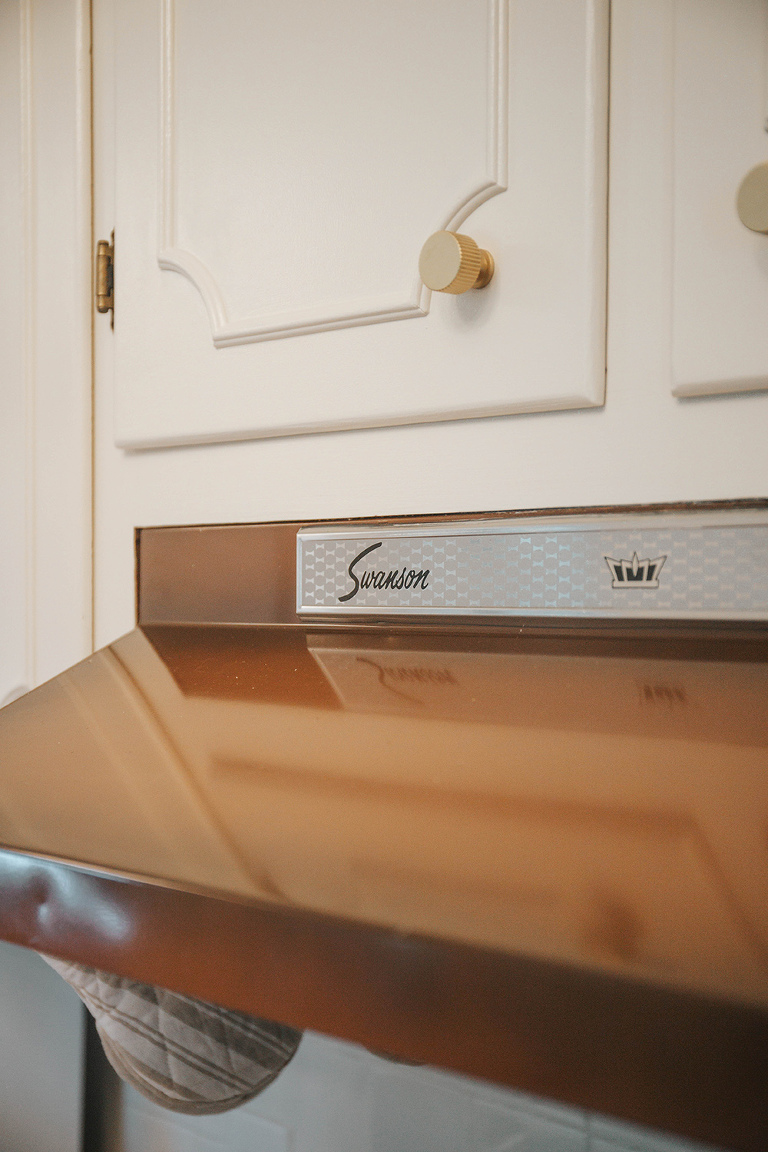 Painted Mid-Century Kitchen Cabinets: Before/After | dreamgreendiy.com + @clarepaint (ad/gifted) #shareyourclare