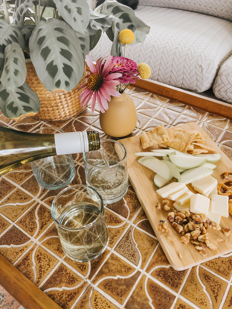 Hand-blown Moroccan Wine Glasses Review | dreamgreendiy.com + @ revival_rugs #RevivalPartner #ad #RevivalRugs