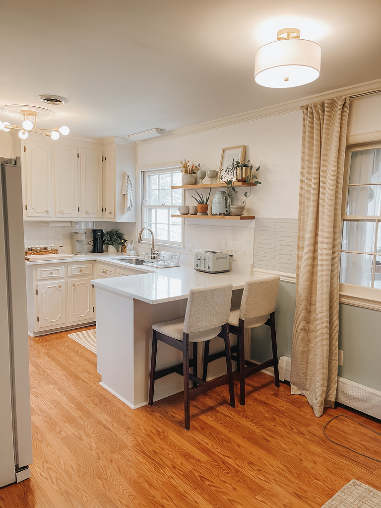 Mid-Century Kitchen With DIY Peel-And-Stick Retro Patterned Wallpaper