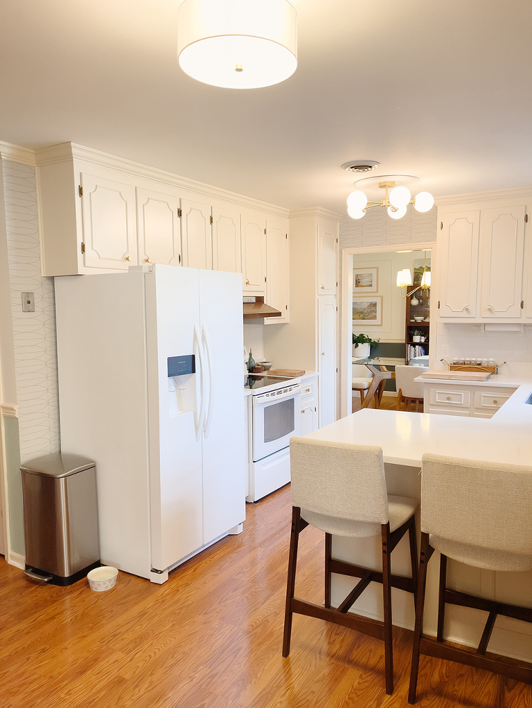 Mid-Century Kitchen With DIY Peel-And-Stick Retro Patterned Wallpaper