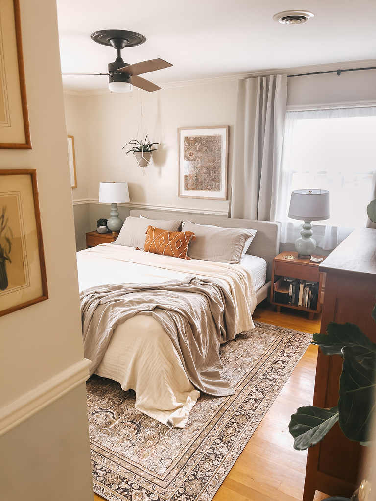 How To Master European Bed Styling | dreamgreendiy.com + @muslincomfort #muslincomfort #ad (Pssst...Save 26% on your own eco-friendly #muslincomfort order with my code “CARRIE26” 🧡👌🏼⭐️)