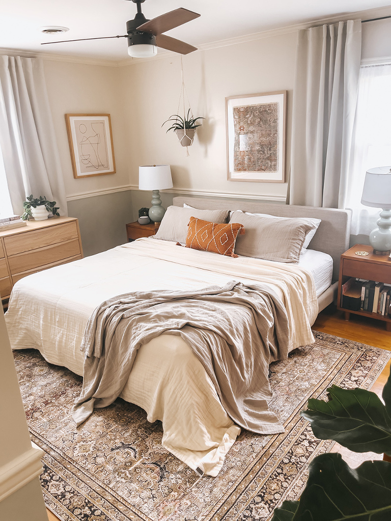 How To Master European Bed Styling | dreamgreendiy.com + @muslincomfort #muslincomfort #ad (Pssst...Save 26% on your own eco-friendly #muslincomfort order with my code “CARRIE26” 🧡👌🏼⭐️)