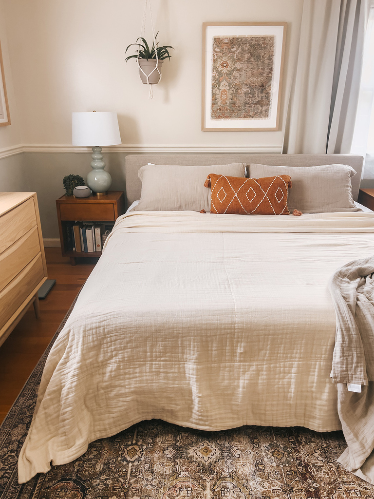 How To Master European Bed Styling | dreamgreendiy.com + @muslincomfort #muslincomfort #ad (Pssst...Save 26% on your own eco-friendly #muslincomfort order with my code “CARRIE26” 🧡👌🏼⭐️)