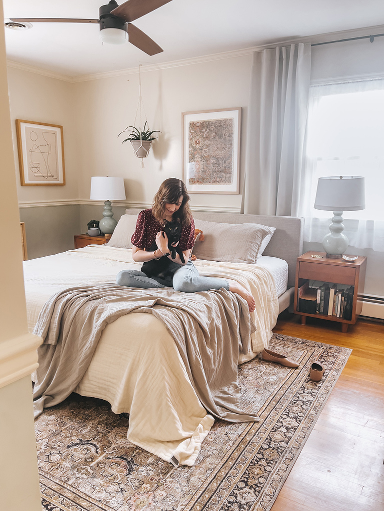 How To Master European Bed Styling | dreamgreendiy.com + @muslincomfort #muslincomfort #ad (Pssst...Save 26% on your own eco-friendly #muslincomfort order with my code “CARRIE26” 🧡👌🏼⭐️)