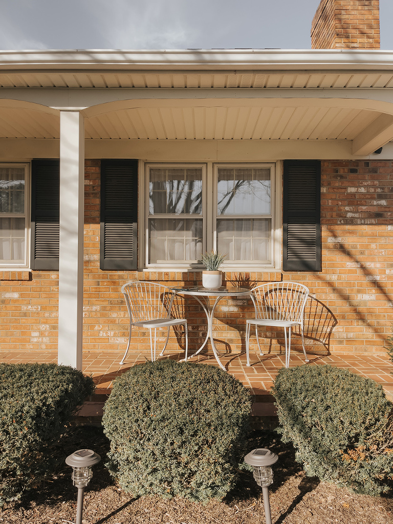 Secondhand Home Décor Styled In A Mid-Century Home