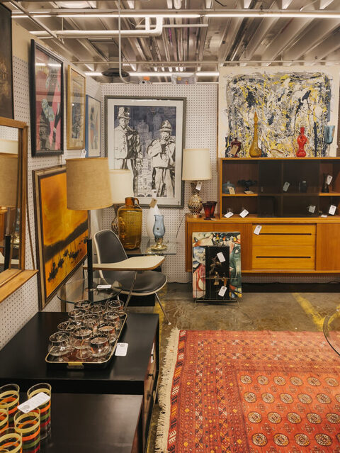 Shopping America's Largest Antique Mall