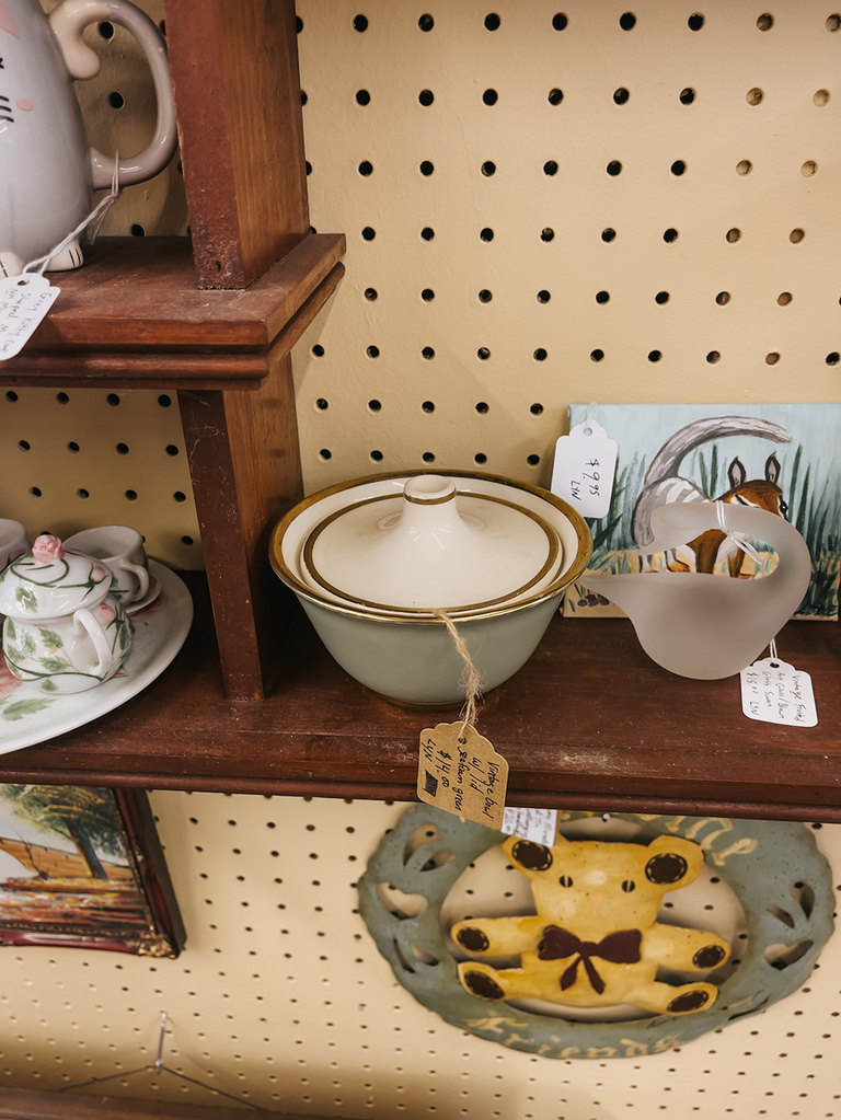 Shopping America's Largest Antique Mall