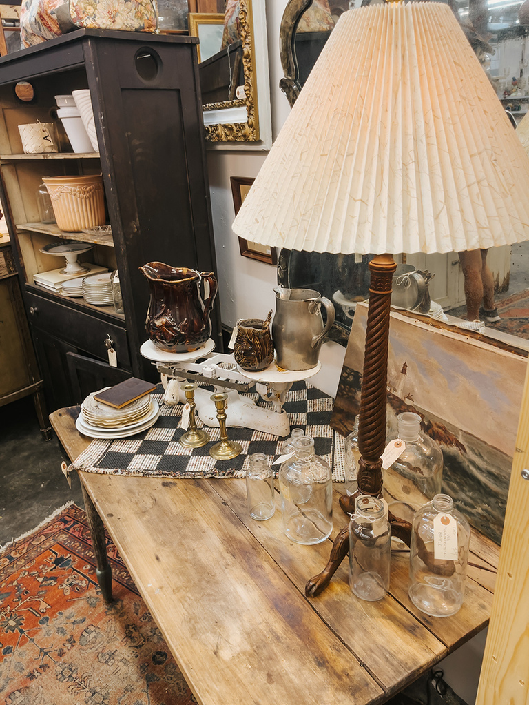 Shopping America's Largest Antique Mall