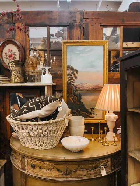 Shopping America's Largest Antique Mall