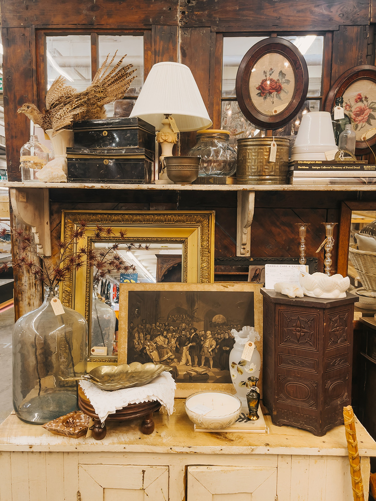 Shopping America's Largest Antique Mall
