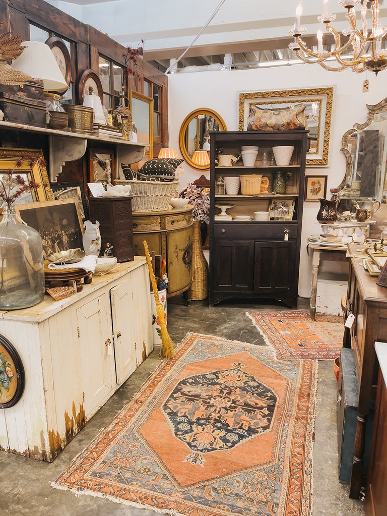 Shopping America's Largest Antique Mall