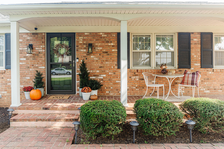 How To Style A Modern Fall Front Porch
