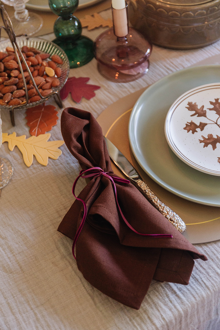 Modern Thanksgiving Tablescape Ideas