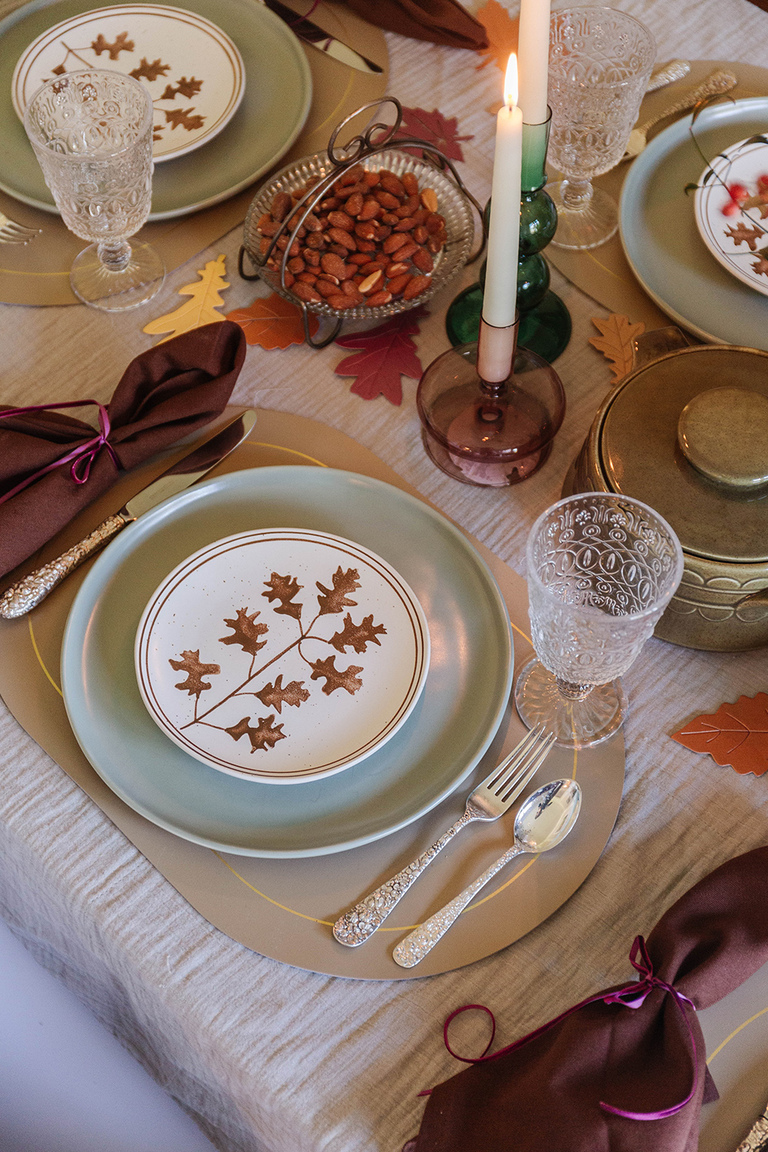 Modern Thanksgiving Tablescape Ideas