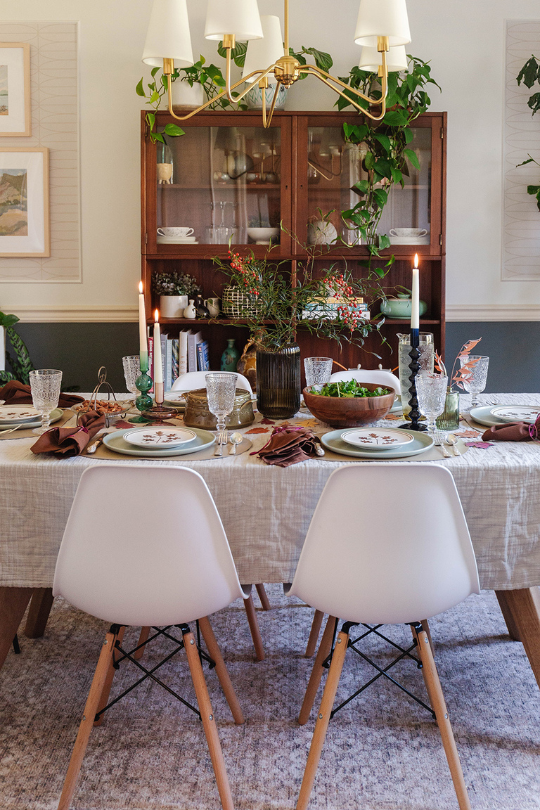 Modern Thanksgiving Tablescape Ideas