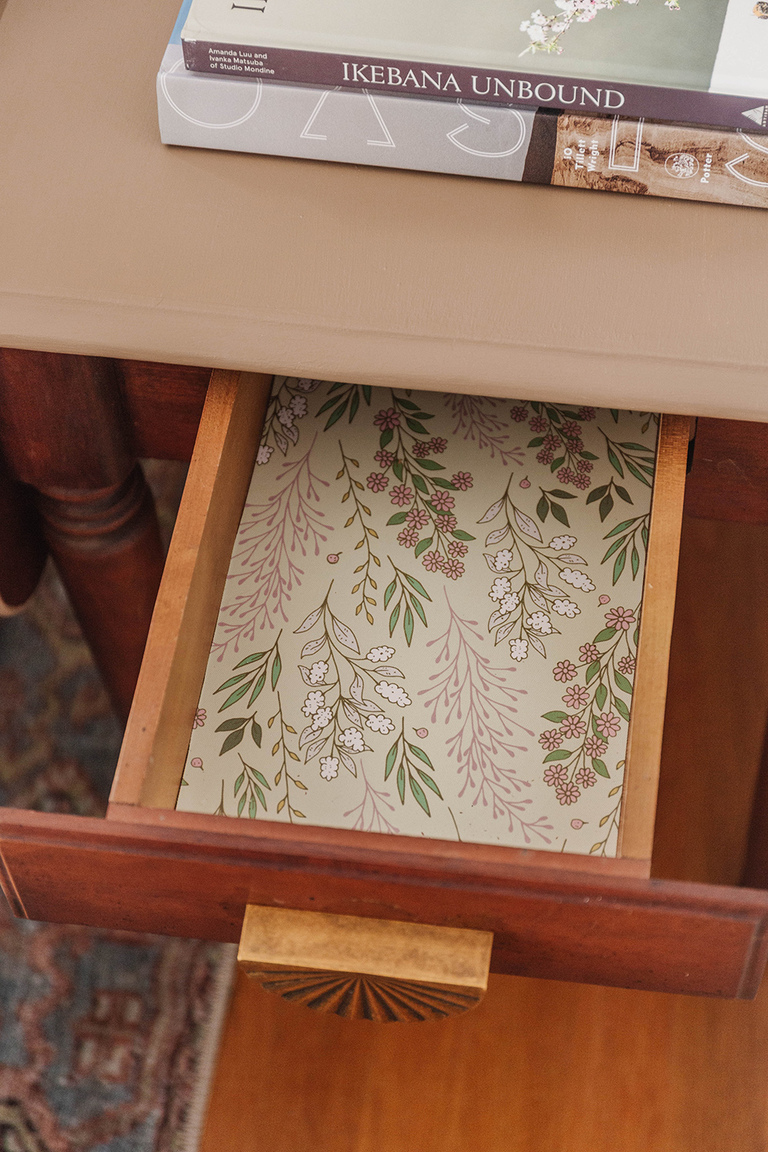 DIY Painted Secondhand Table Makeover