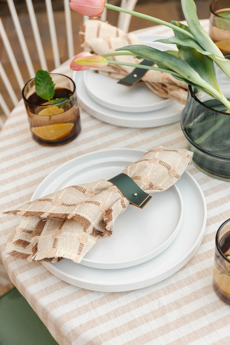 Outdoor Luncheon Table Styling Tips
