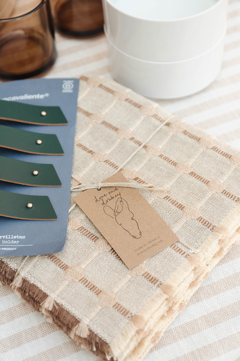 Outdoor Luncheon Table Styling Tips