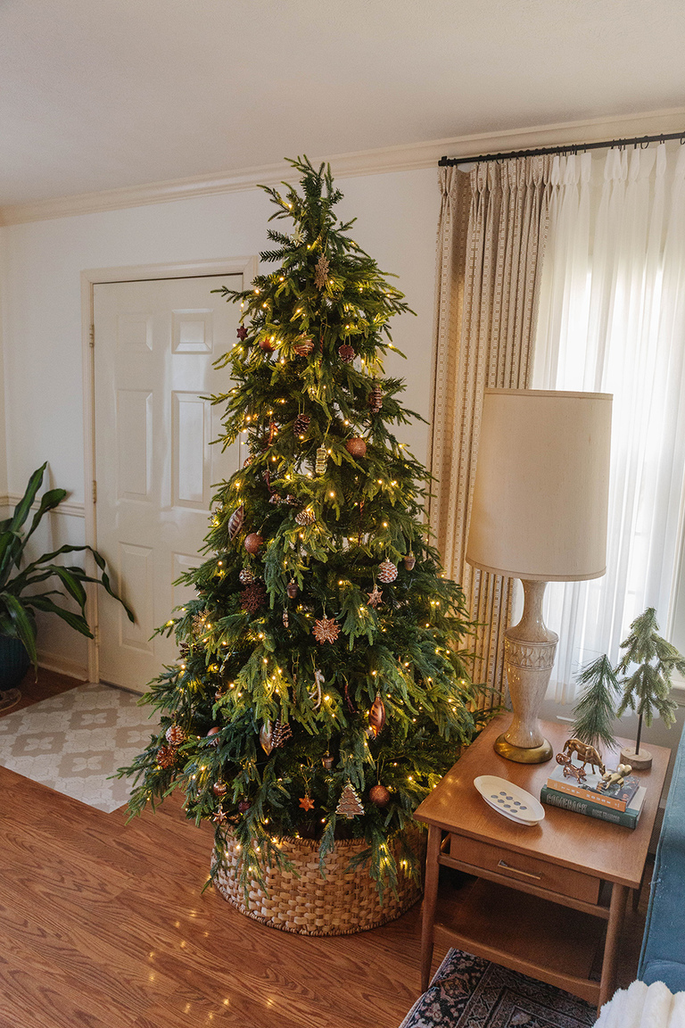 Easy Cat-Friendly Christmas Décor Tips